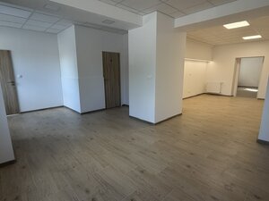 Na prenájom obchodný priestor v centre Pezinka 100m2 — foto 9