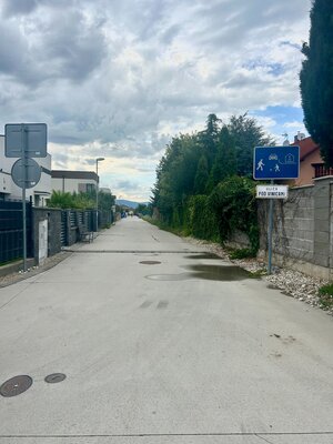 Pozemok vhodný na veľký RD Chorvátsky Grob 1.044m2 — foto 2