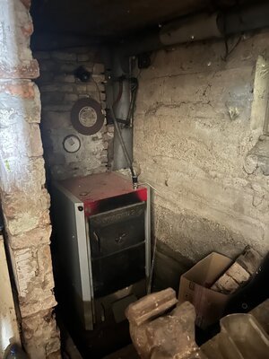 Na predaj starší rodinný dom v obci Budmerice 541m2 — foto 17