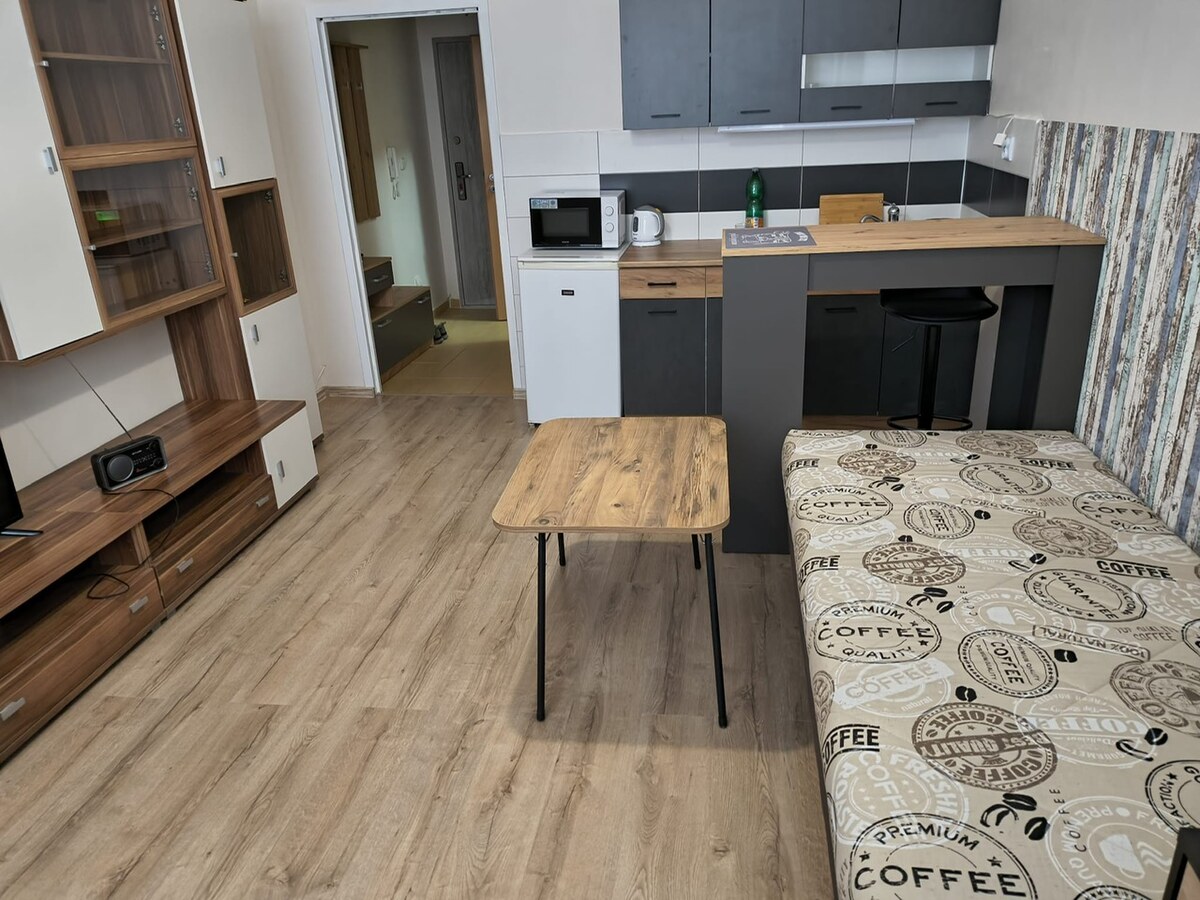 KOMPLET ZARIADENÁ GARSÓNKA PRI PLAVÁRNI — foto 5