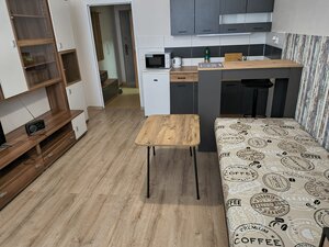 KOMPLET ZARIADENÁ GARSÓNKA PRI PLAVÁRNI — foto 5