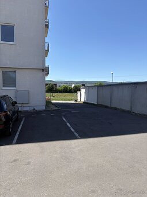 GARÁŽ s elektrikou v uzatvorenom areály na JUHu — foto 3