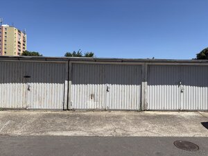 GARÁŽ s elektrikou v uzatvorenom areály na JUHu — foto 1