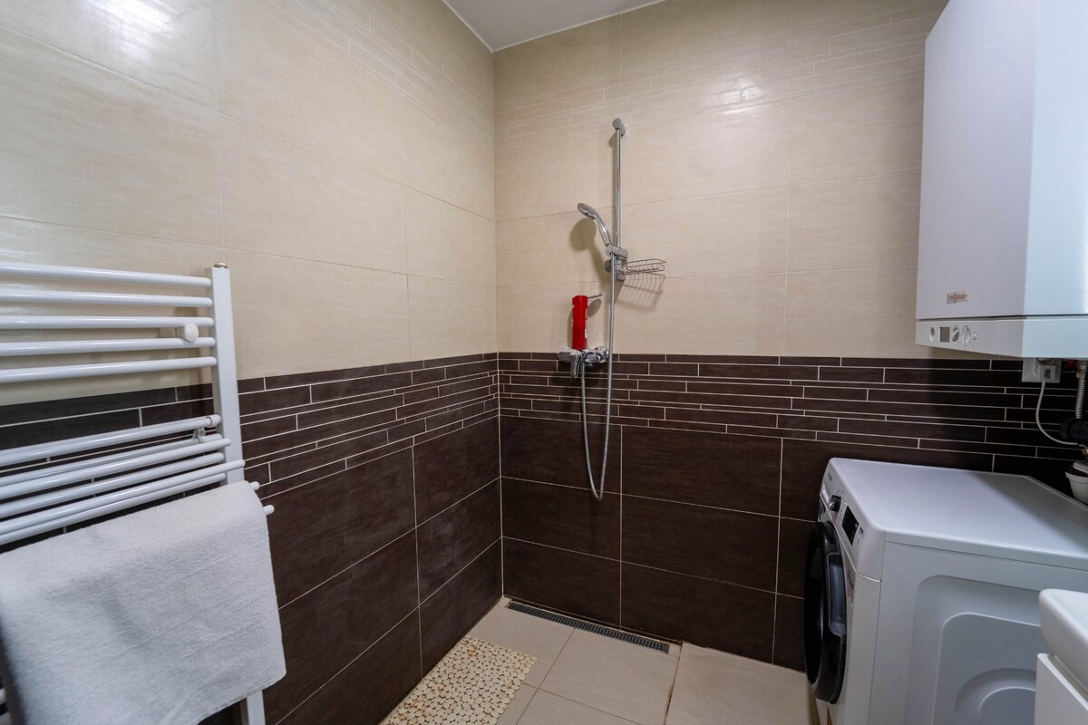 ATRAKTÍVNY 2 IZBOVÝ BYT S VLASTNOU ZÁHRADKOU a 3 parkovacími miestami — foto 12