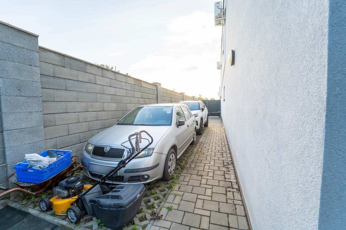 ATRAKTÍVNY 2 IZBOVÝ BYT S VLASTNOU ZÁHRADKOU a 3 parkovacími miestami — foto 14