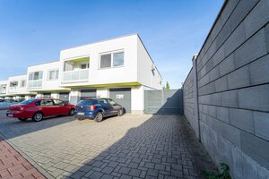 ATRAKTÍVNY 2 IZBOVÝ BYT S VLASTNOU ZÁHRADKOU a 3 parkovacími miestami — foto 16