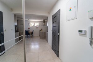 ATRAKTÍVNY 2 IZBOVÝ BYT S VLASTNOU ZÁHRADKOU a 3 parkovacími miestami — foto 4