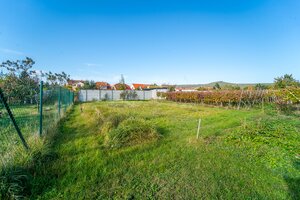 Veľký STAVEBNÝ POZEMOK v centre PEZINKA so zrekonštruovaným domom — foto 5