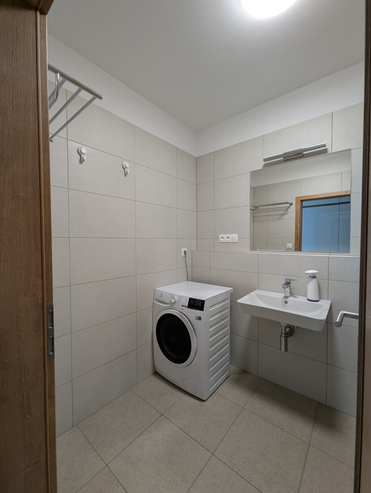 MODERNÁ ZARIADENÁ NOVOSTAVBA  takmer v centre - MAHULANKA — foto 10