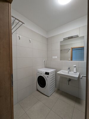 MODERNÁ ZARIADENÁ NOVOSTAVBA  takmer v centre - MAHULANKA — foto 10
