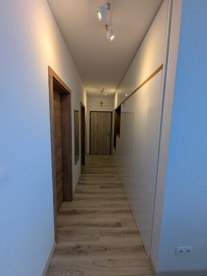 MODERNÁ ZARIADENÁ NOVOSTAVBA  takmer v centre - MAHULANKA — foto 9