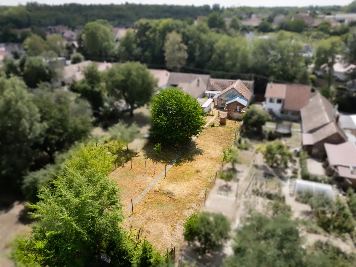 NA PREDAJ RODINNÝ DOM S POZEMKOM O VÝMERE 1003m2 — foto 3