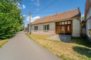 NA PREDAJ RODINNÝ DOM S POZEMKOM O VÝMERE 1003m2 — foto 1