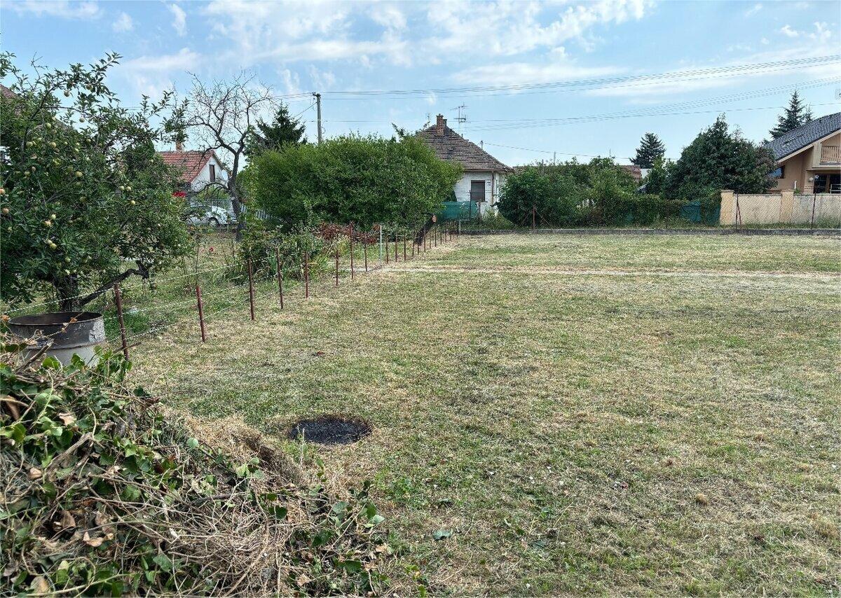 Na Predaj Exkluzívny stavebný pozemok priamo v obci v Bernolákove s IS — foto 7