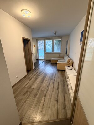 Na Prenájom útulný 1 izbový byt v Slovenskom Grobe 550,- Eur — foto 3