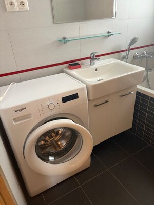 Na Prenájom útulný 1 izbový byt v Slovenskom Grobe 550,- Eur — foto 8