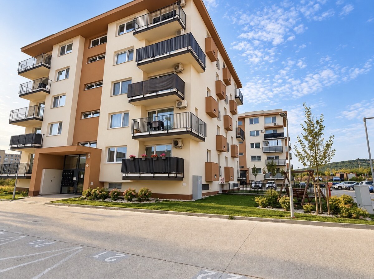 Moderný nový 2 izbový byt Dona Sandtnera s parkingom 690,- Eur — foto 14