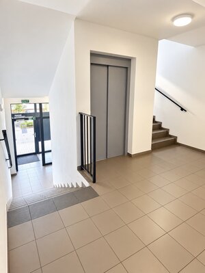 Moderný nový 2 izbový byt Dona Sandtnera s parkingom 690,- Eur — foto 11