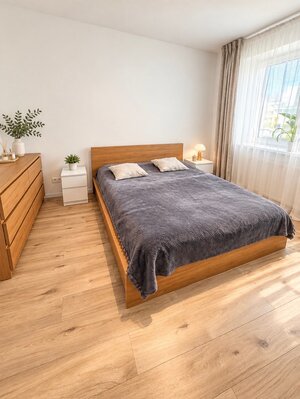 Moderný nový 2 izbový byt Dona Sandtnera s parkingom 690,- Eur — foto 7