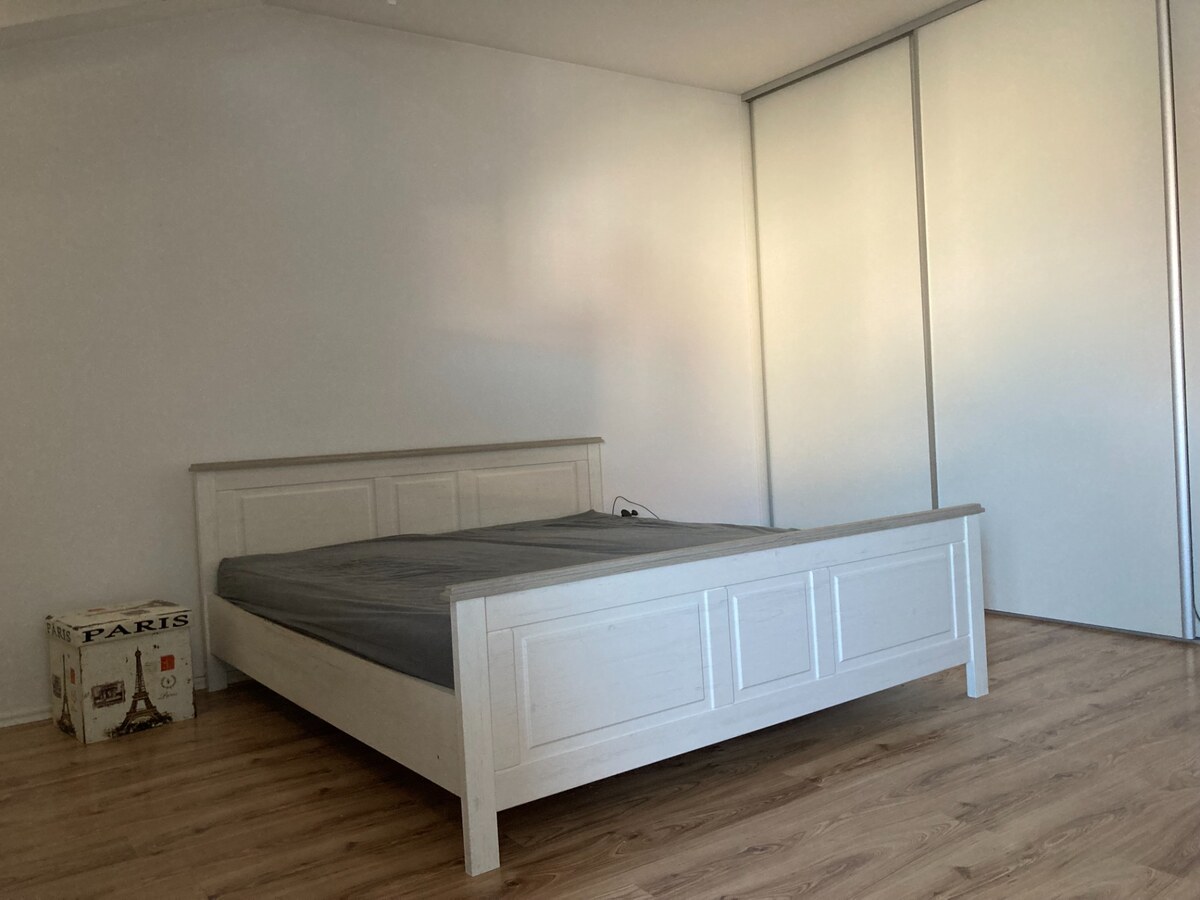 KOMPLETNE ZARIADENÝ 1-IZBOVÝ BYT S TERASOU A PARKOVANÍM | SLOVENSKÝ GR — foto 5