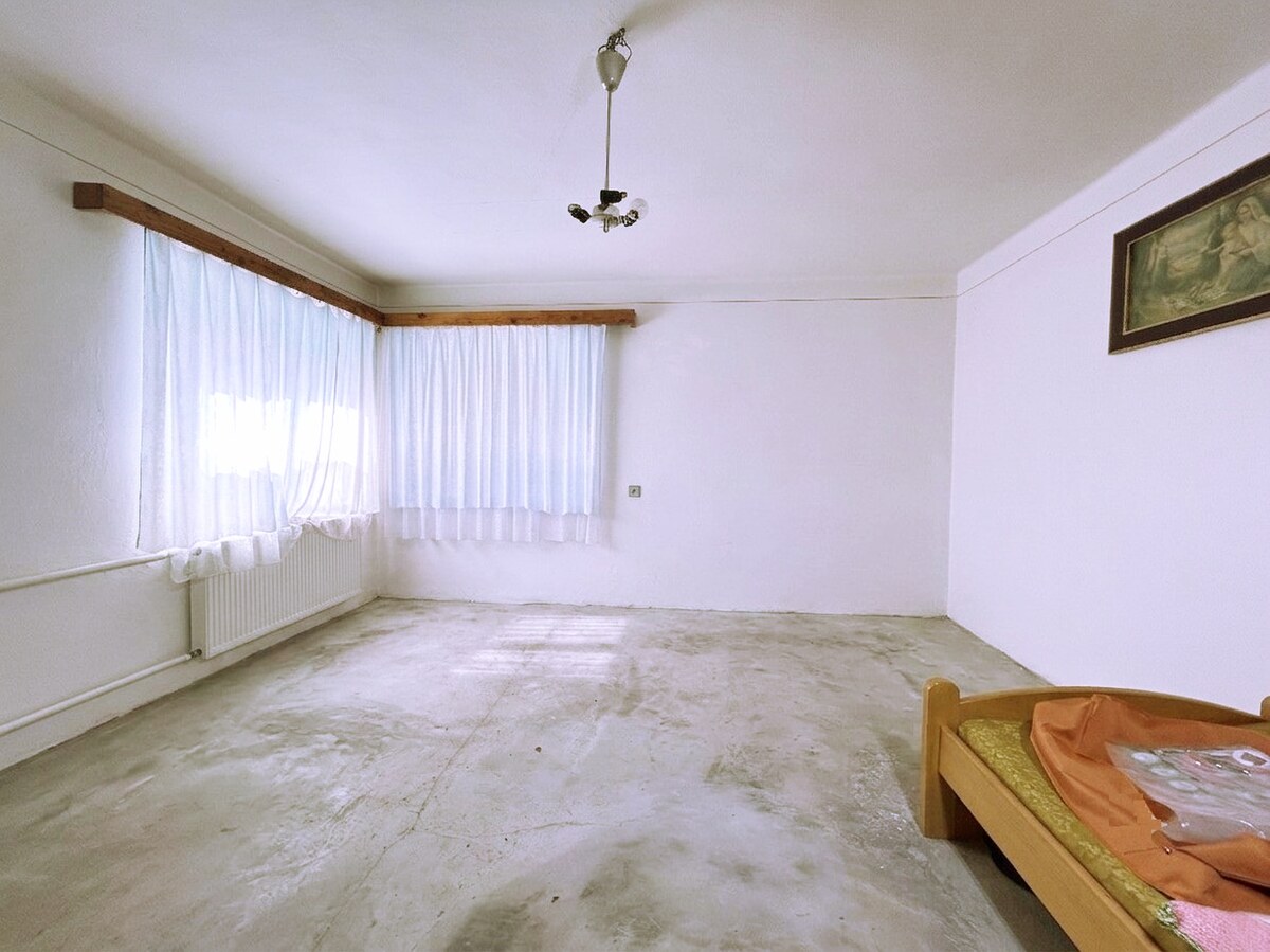 Rodinná 6 izbová vila s pozemkom 1659 m2 v obci Tajná (okres Nitra) — foto 12