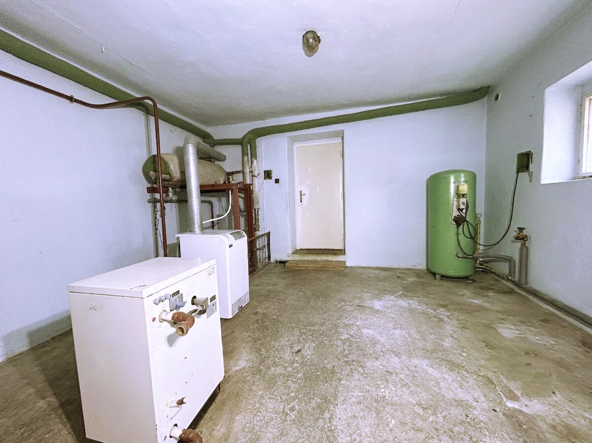 Rodinná 6 izbová vila s pozemkom 1659 m2 v obci Tajná (okres Nitra) — foto 15