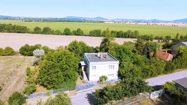 Rodinná 6 izbová vila s pozemkom 1659 m2 v obci Tajná (okres Nitra)