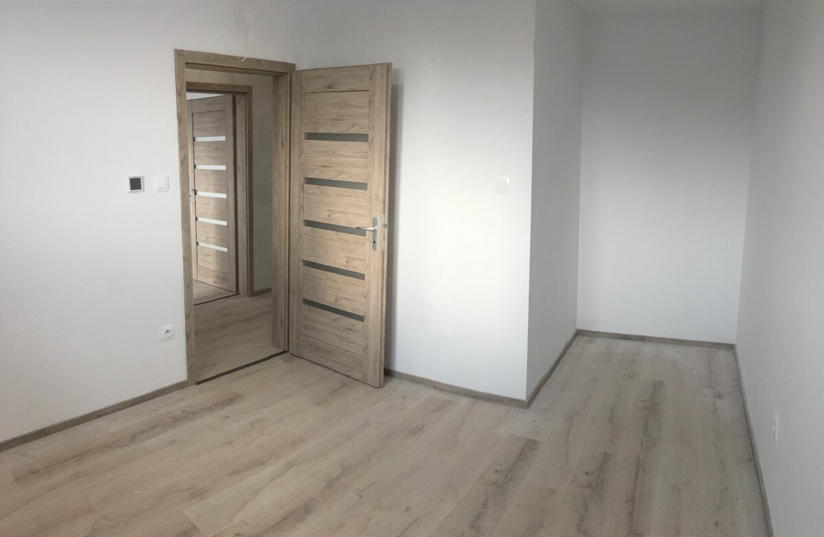 3 izbový byt na PRÍZEMÍ so záhradou v obci Tomášikovo + 2x parkovanie — foto 5