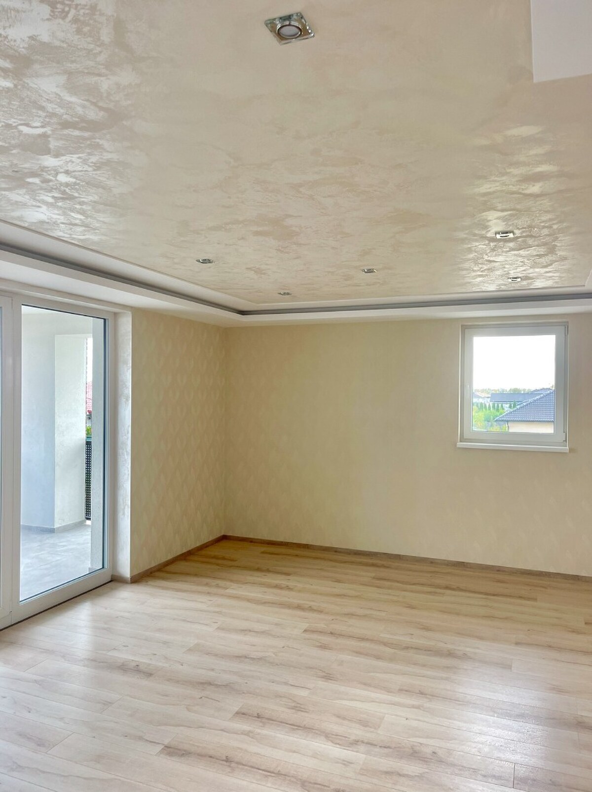 3 izbový byt na PRÍZEMÍ so záhradou v obci Tomášikovo + 2x parkovanie — foto 8