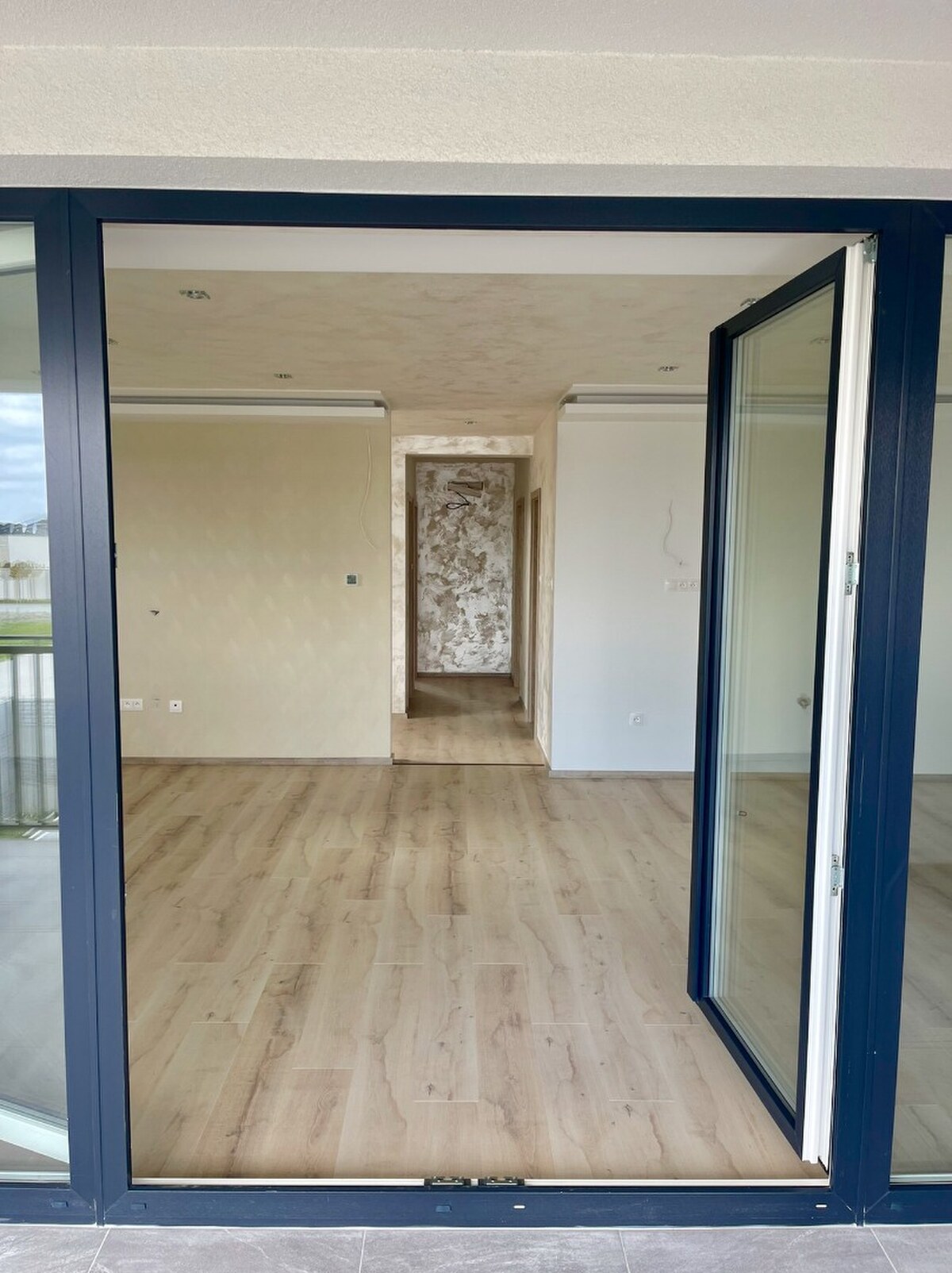 3 izbový byt na PRÍZEMÍ so záhradou v obci Tomášikovo + 2x parkovanie — foto 9