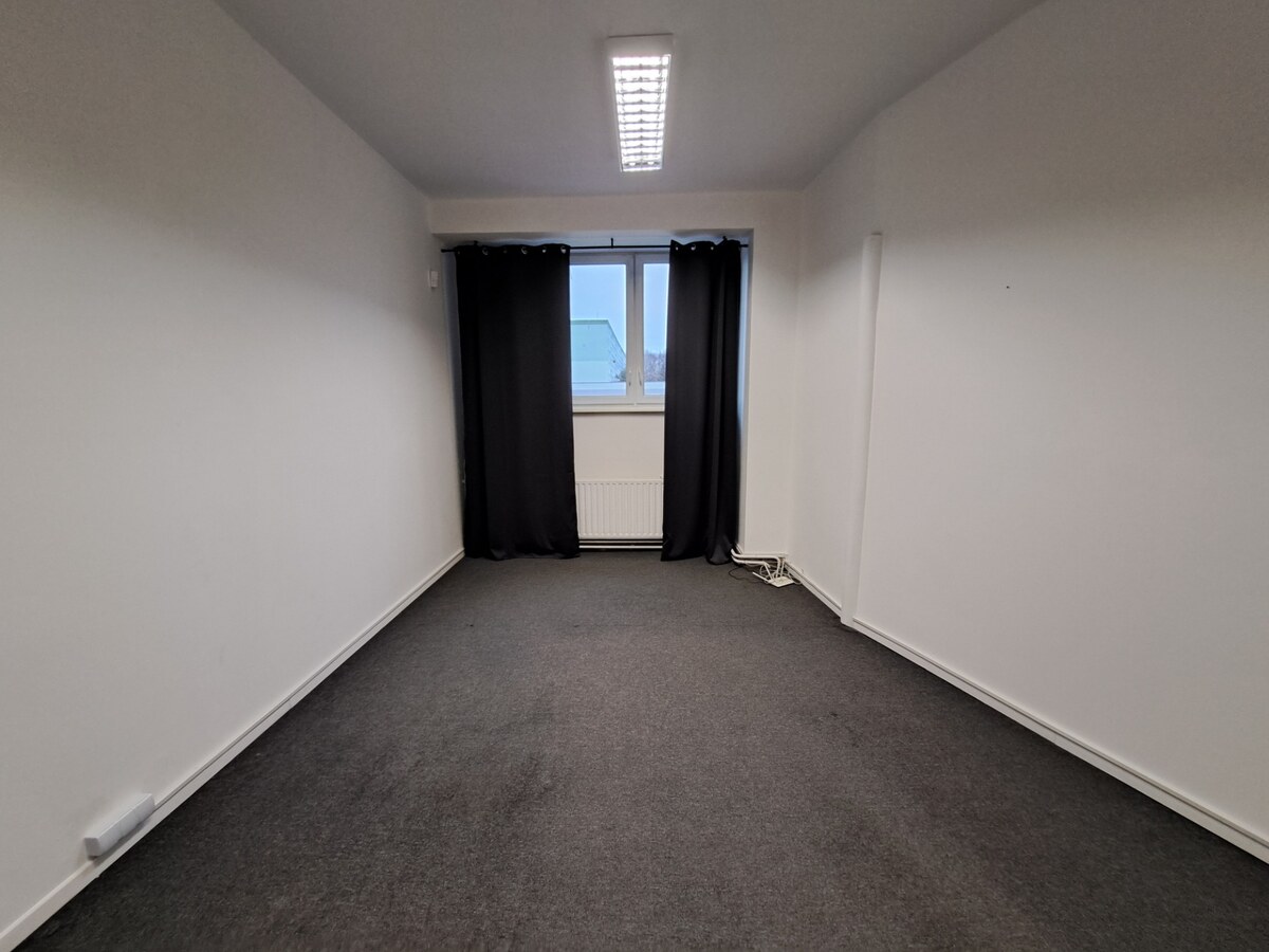 Prenajmeme kanceláriu o výmere 23,61 m2, Levická ul.,Vráble — foto 2