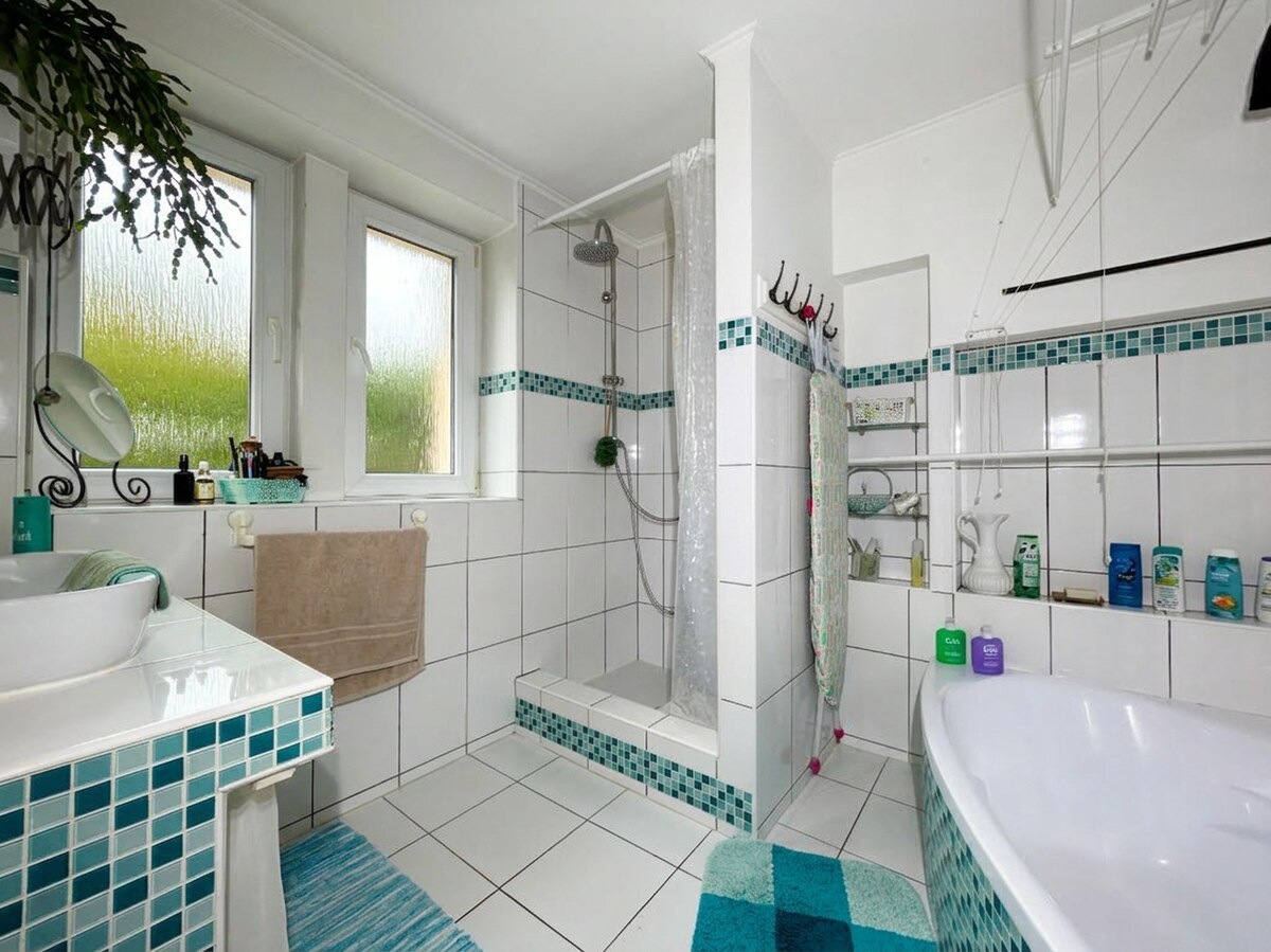 Na predaj 2-izbový prerobený byt s krbom, vaňa+sprchový Levice centrum — foto 10