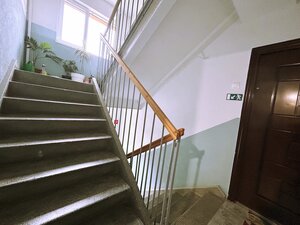 Na predaj 2-izbový prerobený byt s krbom, vaňa+sprchový Levice centrum — foto 15