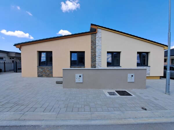 Predaj 4-izbovej novostavby RD,  "NA KĽÚČ", Veľký Lapáš, okr. Nitra
