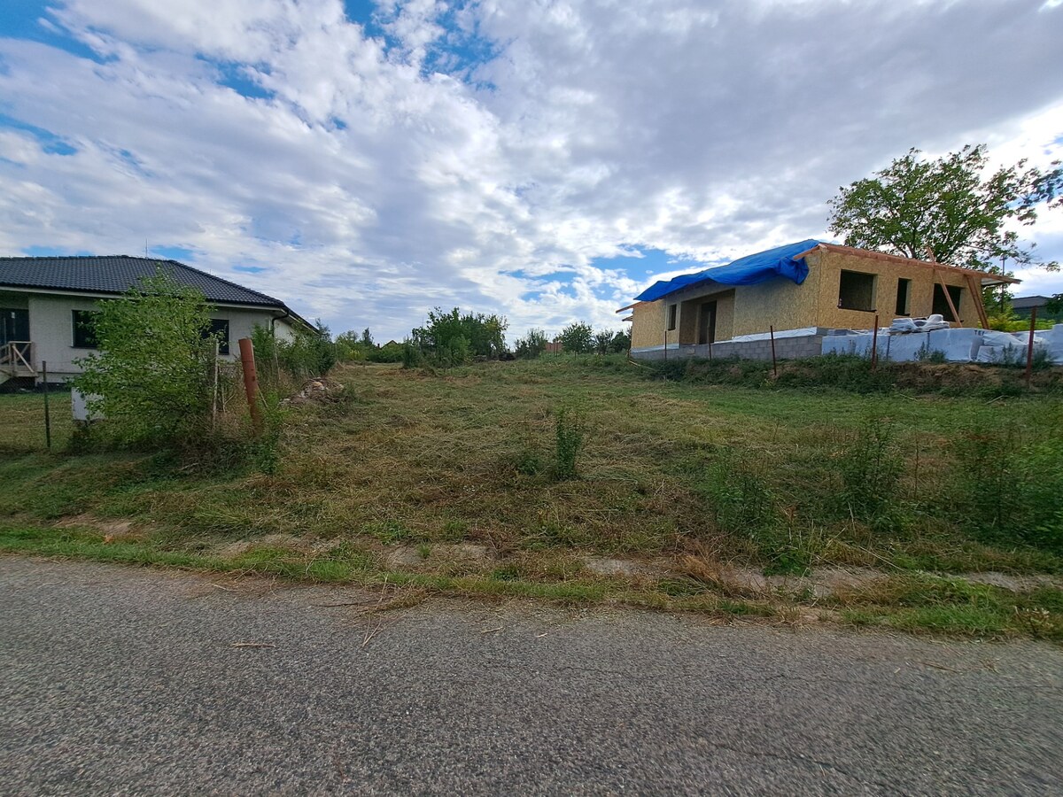Ponúkame na predaj stavebný pozemok, 680 m2, Nové Sady-Sila, okr.Nitra — foto 2