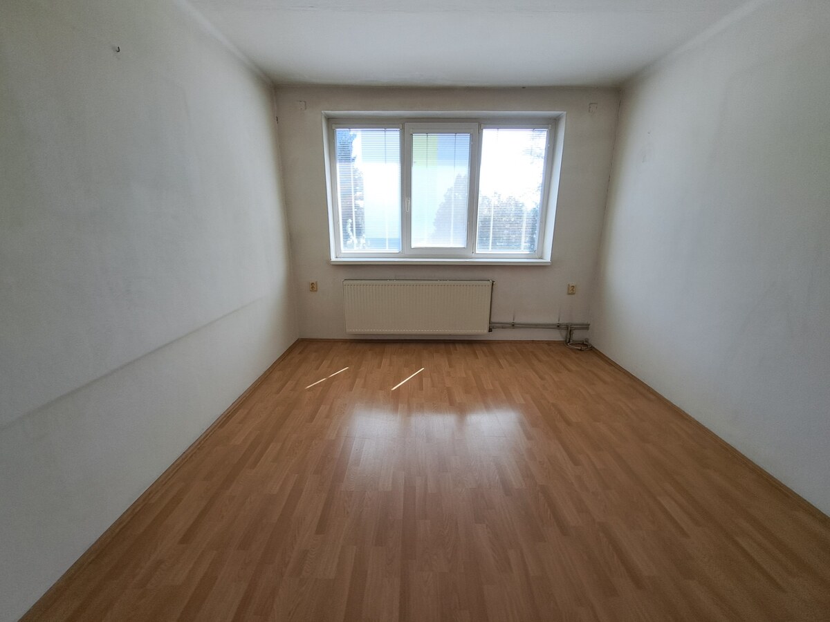 Predaj - 3-izbový byt v tehlovom bytovom dome, garáž, Vráble, o. Nitra — foto 3