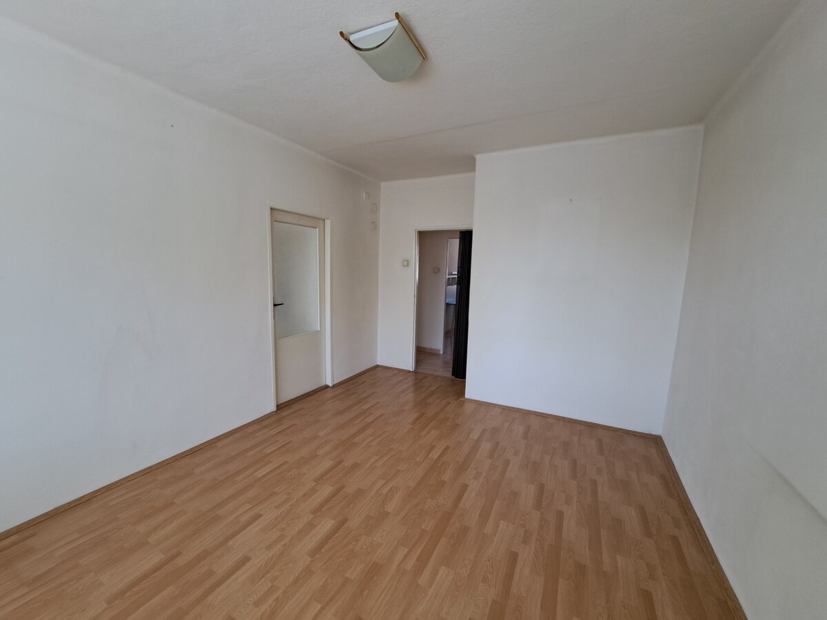 Predaj - 3-izbový byt v tehlovom bytovom dome, garáž, Vráble, o. Nitra — foto 4