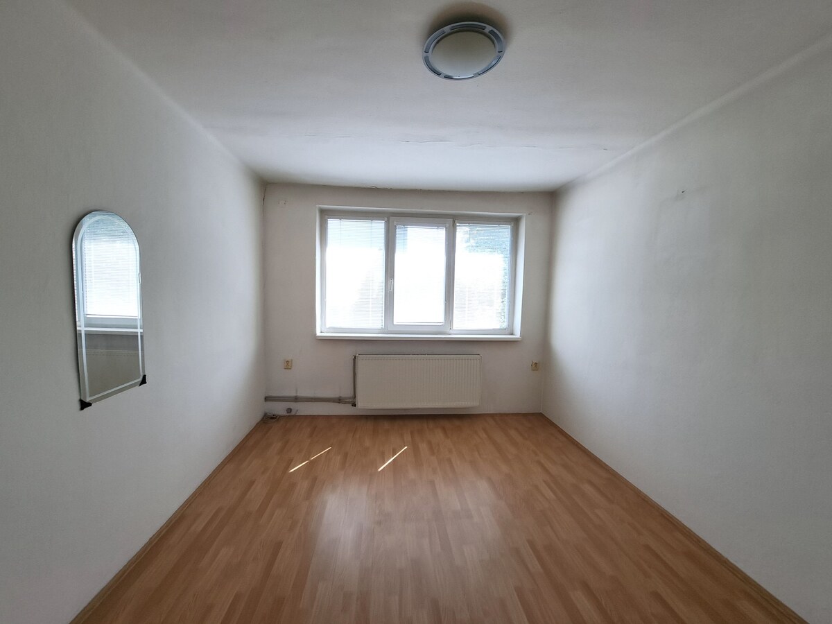 Predaj - 3-izbový byt v tehlovom bytovom dome, garáž, Vráble, o. Nitra — foto 5