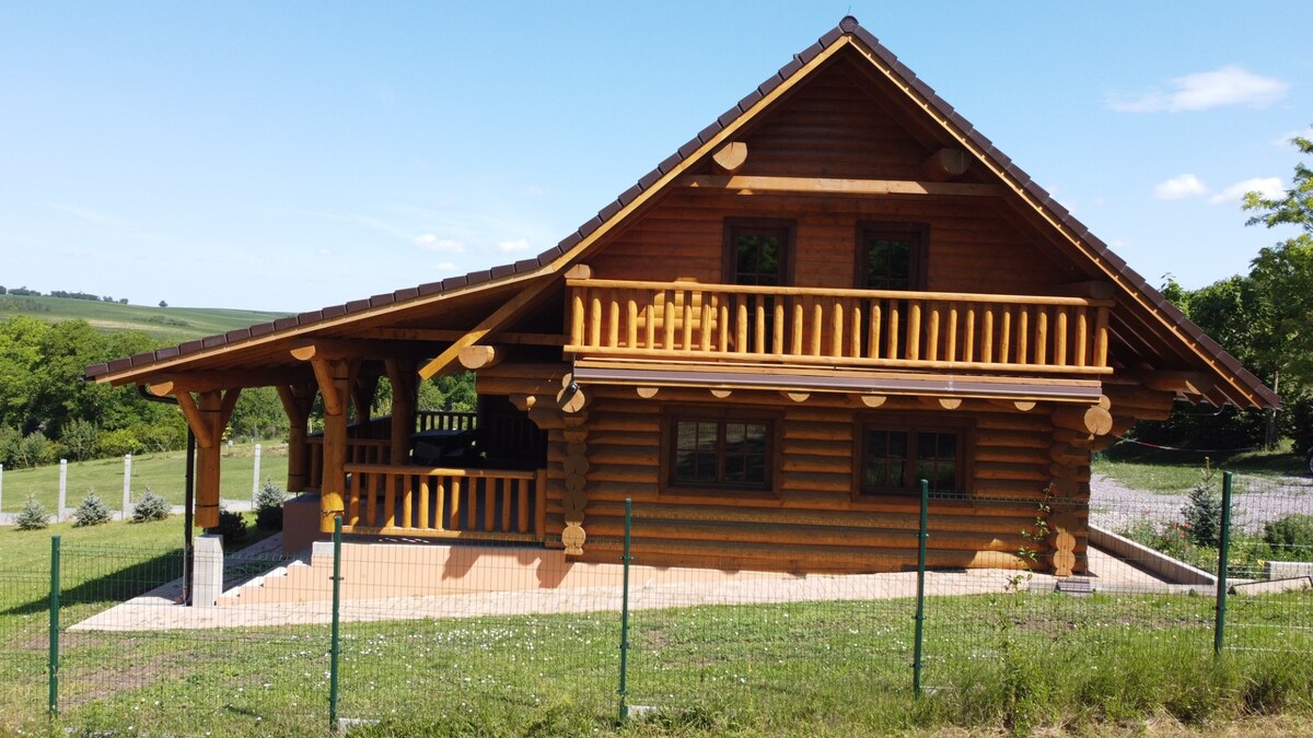 Výnimočná zrubová chata na predaj, Čechy, okr. Nové Zámky