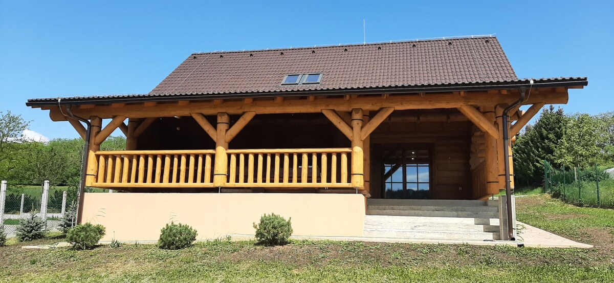 Výnimočná zrubová chata na predaj, Čechy, okr. Nové Zámky — foto 3