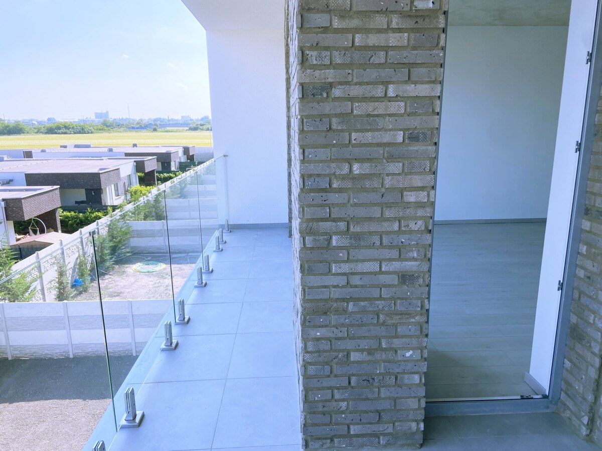 Trojizbový byt s terasou 27,46 m2 v meste Galanta + 2x parkovanie — foto 12