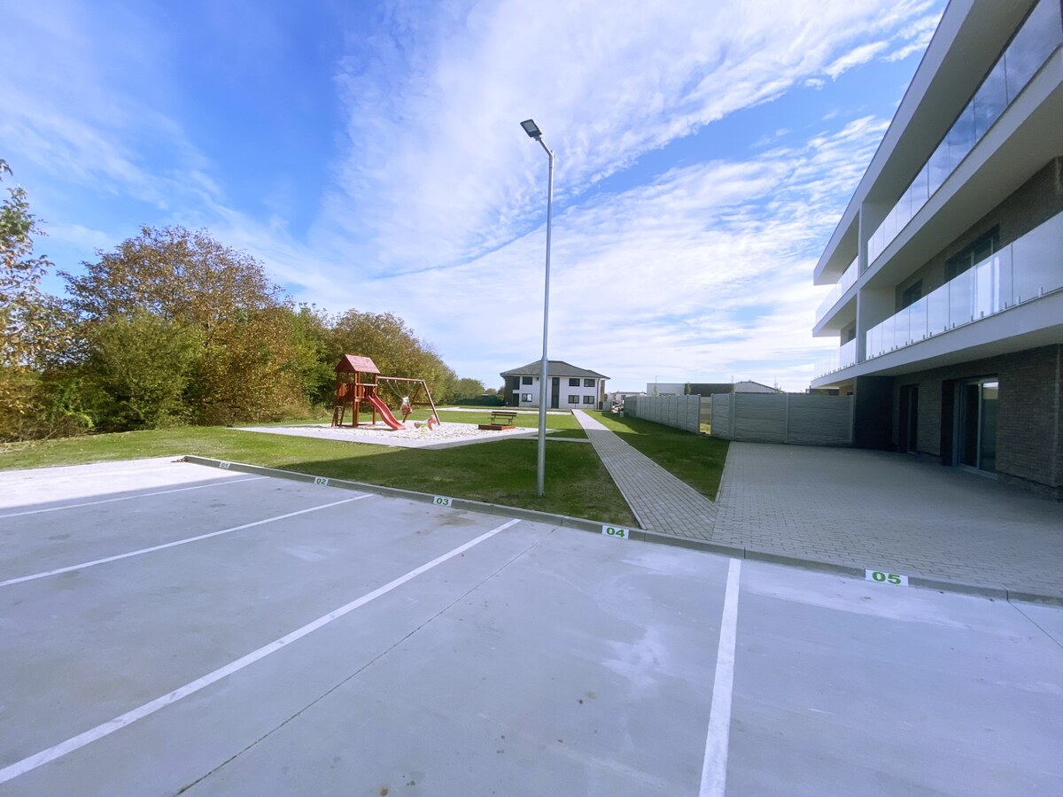 Trojizbový byt s terasou 27,46 m2 v meste Galanta + 2x parkovanie — foto 13