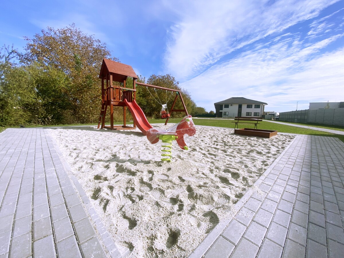 Trojizbový byt s terasou 27,46 m2 v meste Galanta + 2x parkovanie — foto 14