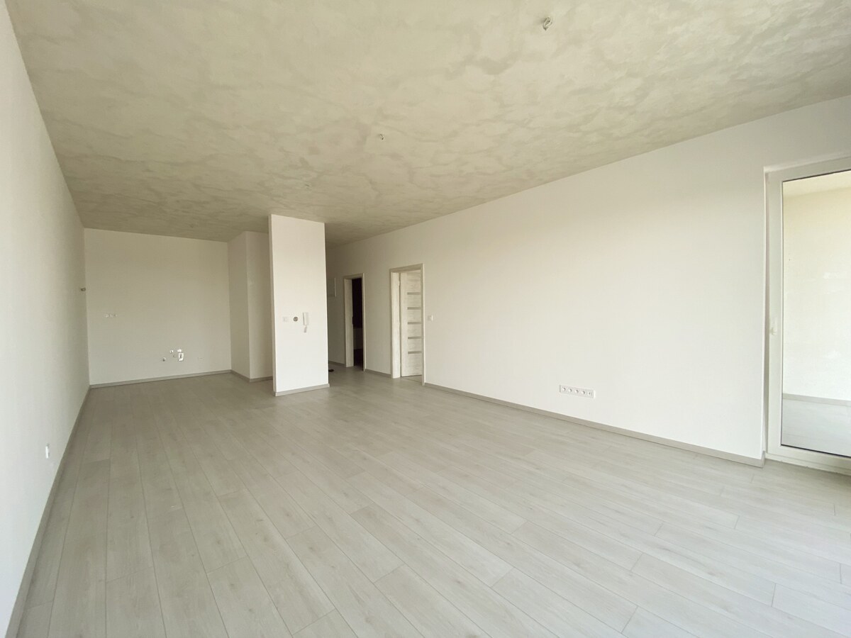 Trojizbový byt s terasou 27,46 m2 v meste Galanta + 2x parkovanie — foto 2