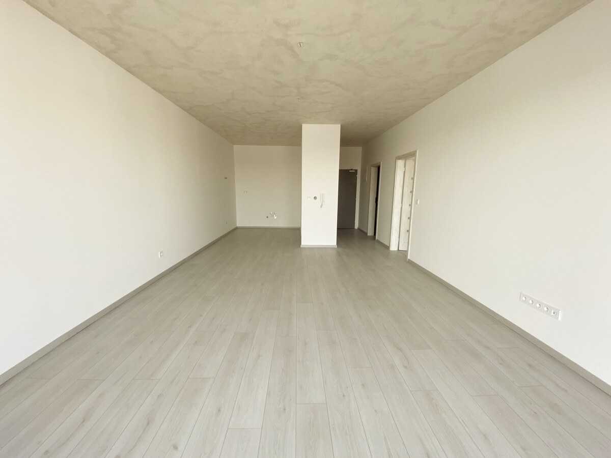 Trojizbový byt s terasou 27,46 m2 v meste Galanta + 2x parkovanie — foto 4