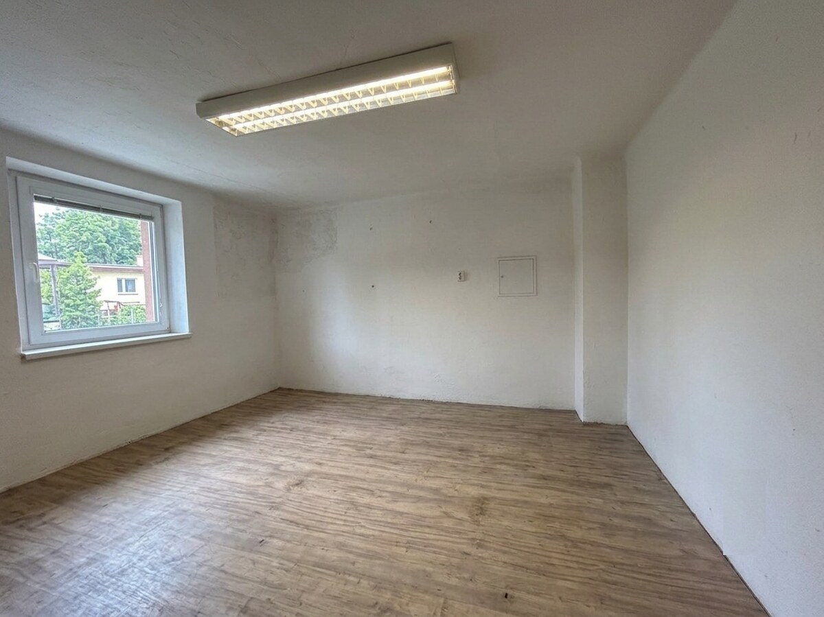 7 izbový rodinný dom s pozemkom 891 m2 v obci Brusno (22km od BB) — foto 14