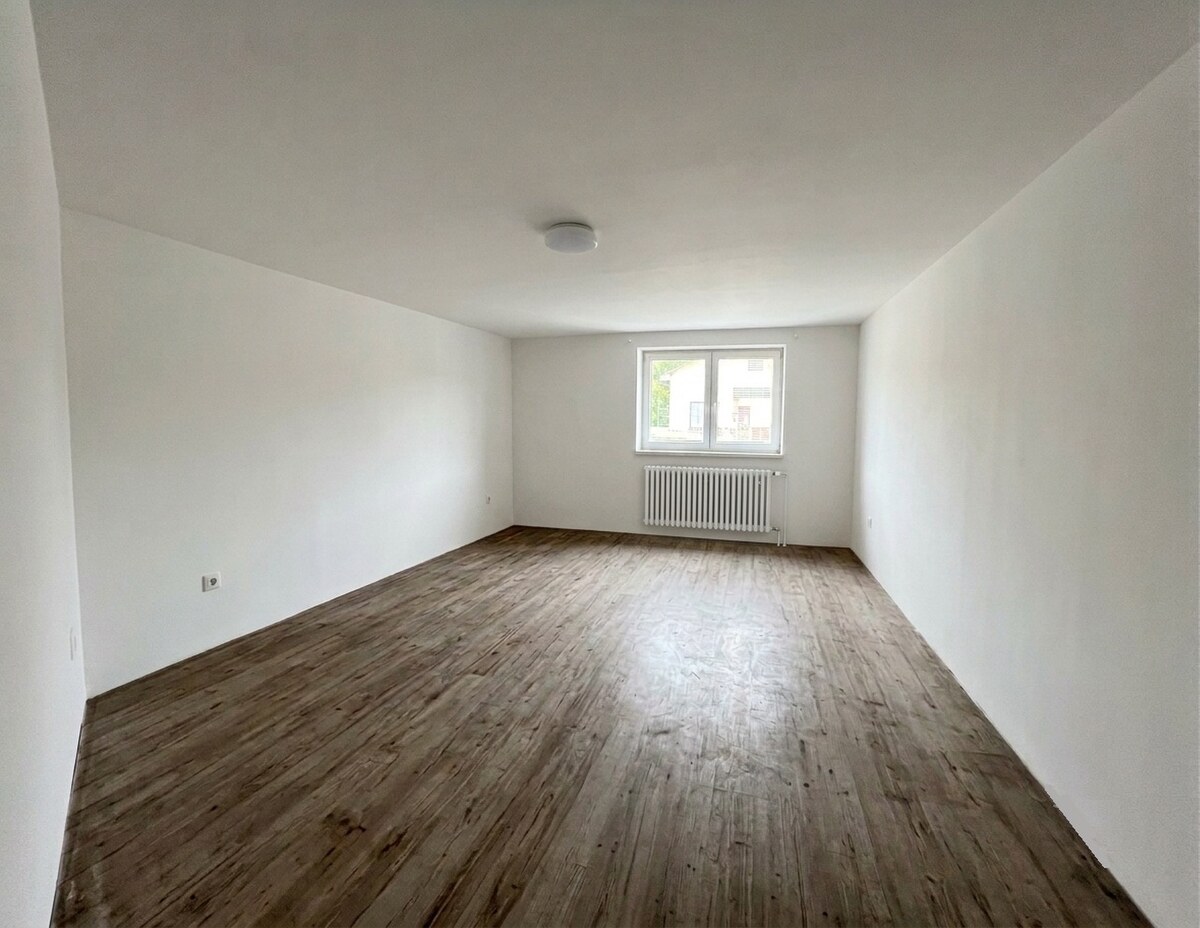 7 izbový rodinný dom s pozemkom 891 m2 v obci Brusno (22km od BB) — foto 16