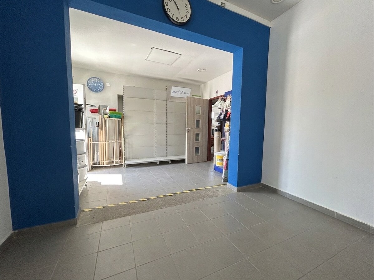 Komerčné objekty / priemyselný areál v meste Vráble (okres Nitra) — foto 15