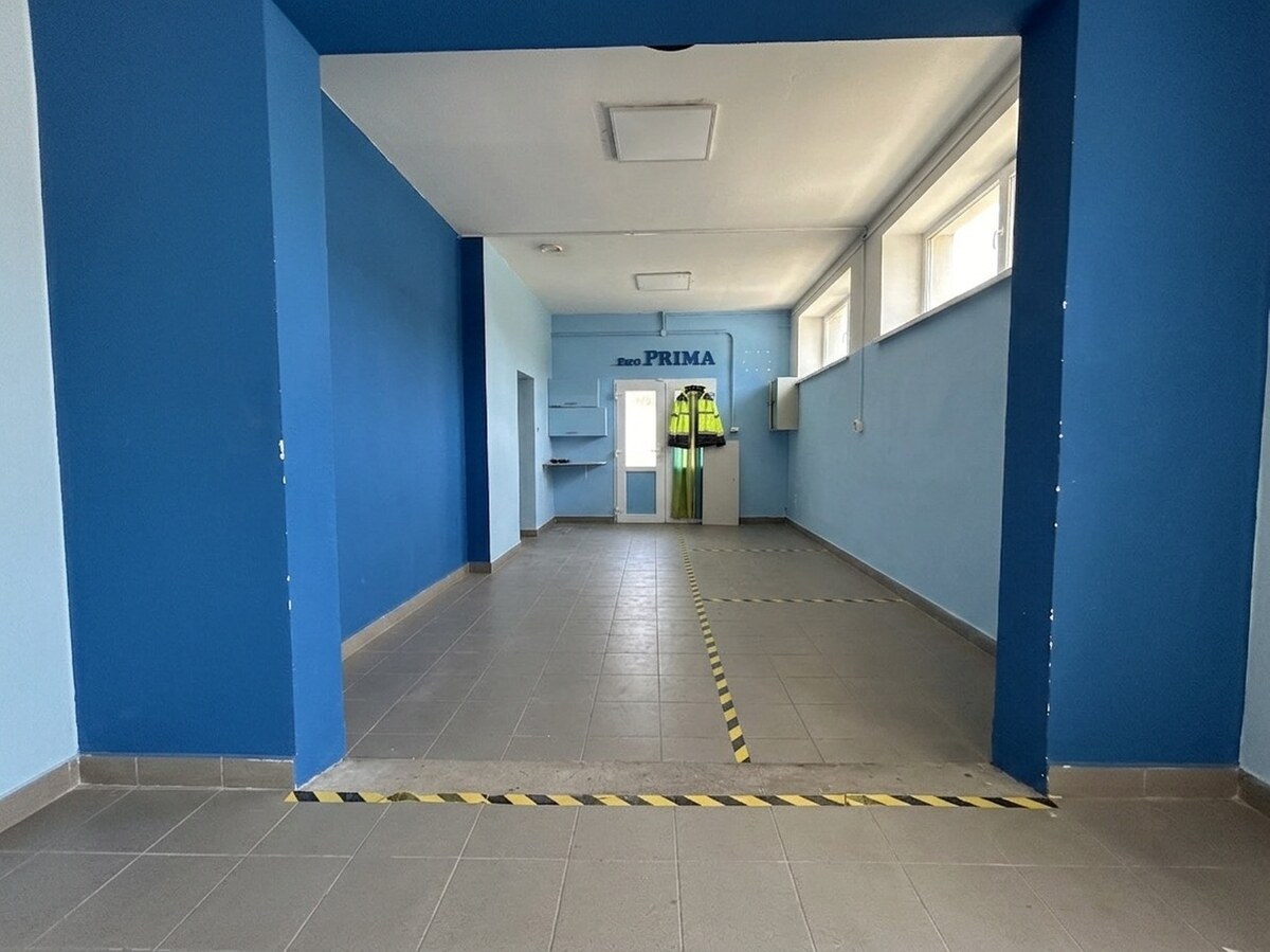 Komerčné objekty / priemyselný areál v meste Vráble (okres Nitra) — foto 16
