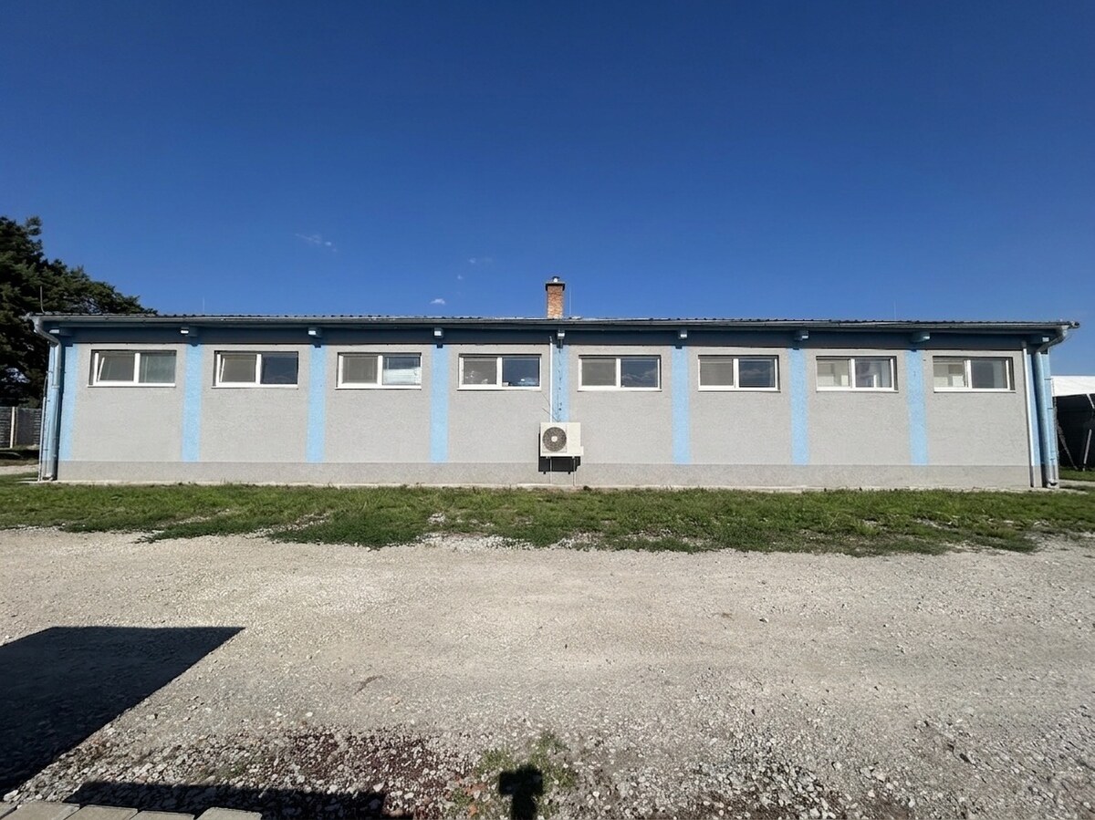 Komerčné objekty / priemyselný areál v meste Vráble (okres Nitra) — foto 19